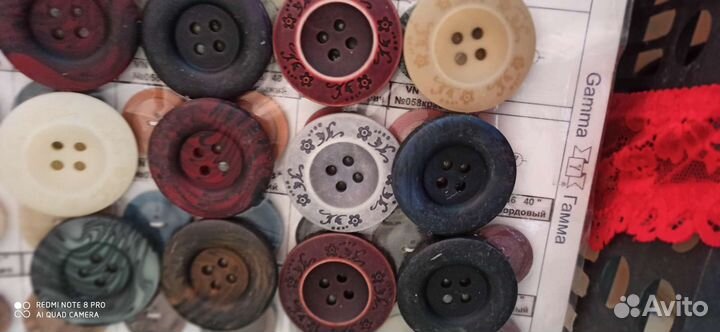 Пуговицы 12шт,большие,разные по цвету