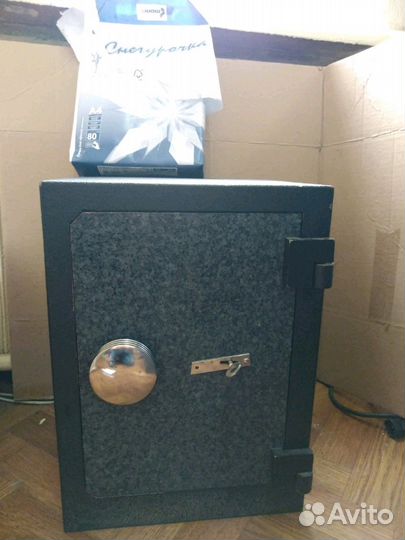 Сейф завода Новатор б/у