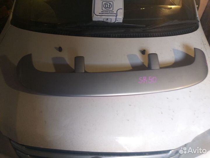 Спойлер двери багажника Toyota Town Ace Noah