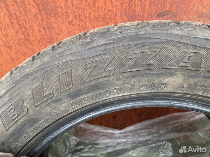 Bridgestone Blizzak DM-V1 215/60 R17