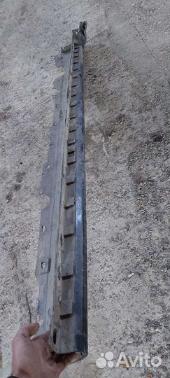 Накладка порога правая на Audi A8 D3