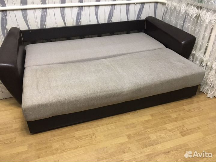 Диван с двумя креслами