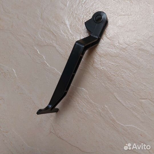 Рычажок для открытия капота w221 S63