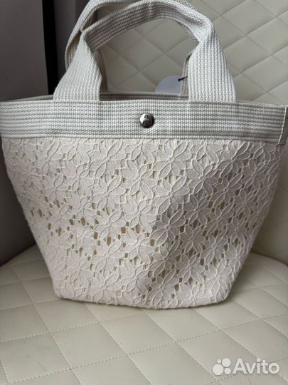 Белая кружевная сумка