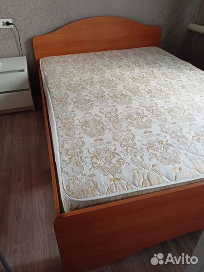 Кровать с матрасом 140 200