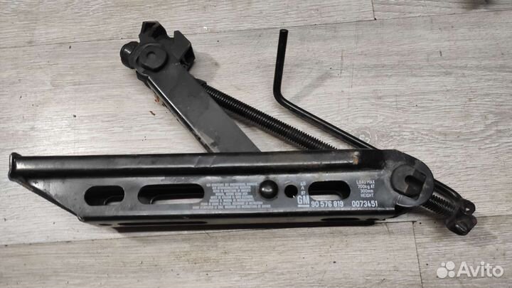 Домкрат Opel Vectra B штатный 90576819