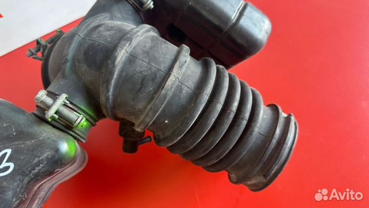 Корпус воздушного фильтра Mitsubishi Diamante F34A