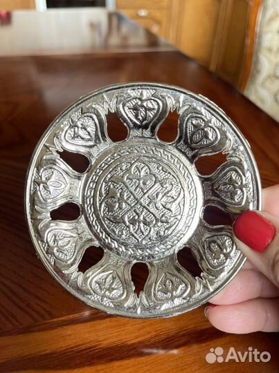 Стаканы армуды, металлический поднос