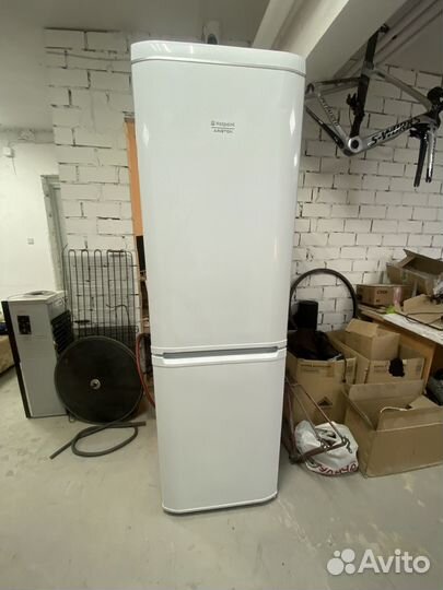 Холодильник Hotpoint Ariston