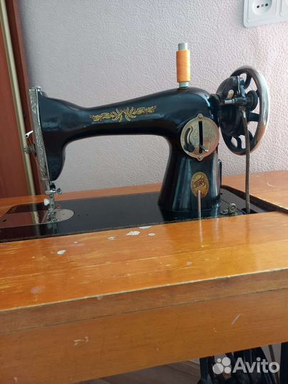 Швейная машина Подольск ножная пмз