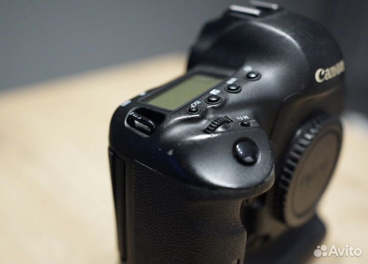 Зеркальный фотоаппарат Canon 1dx