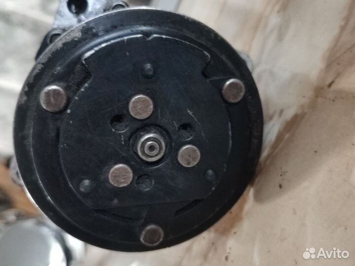 Компрессор кондиционера автомобильный