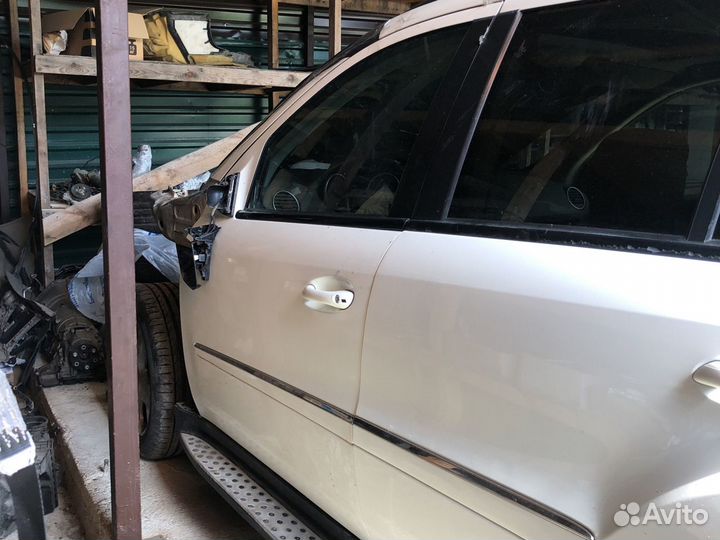 Двери белые Mercedes ML w164