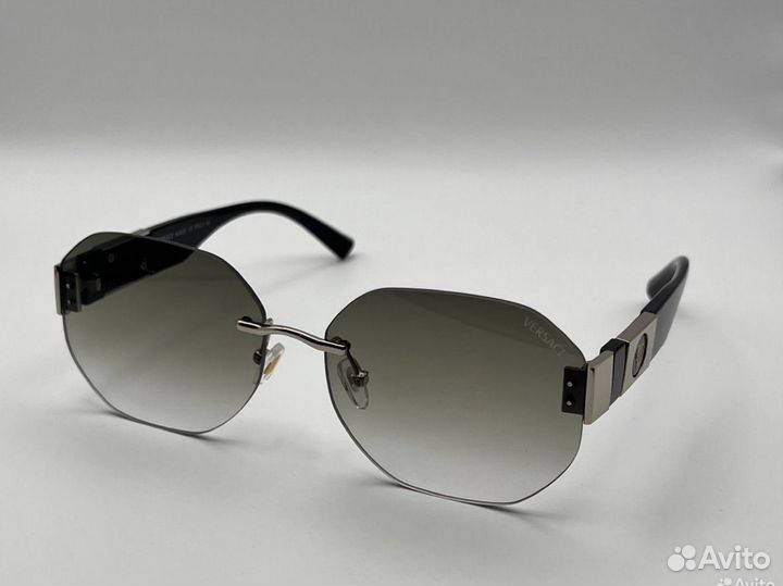 Солнцезащитные очки Versace