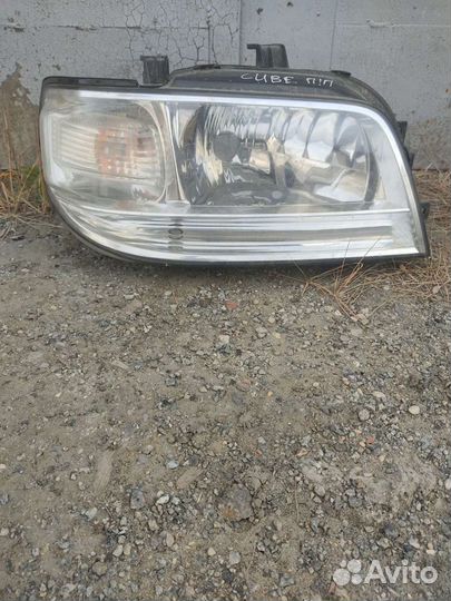 Фара передняя правая Nissan Cube Z10