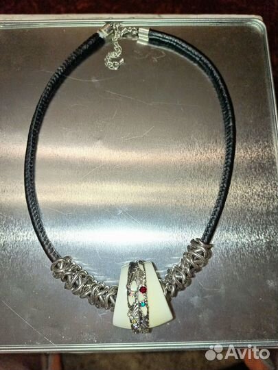 Украшение на шею