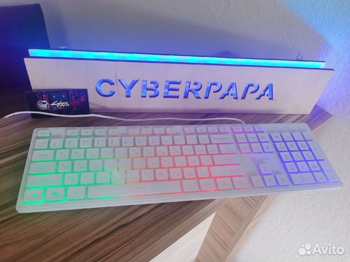 Белая клавиатура с подсветкой. Новая