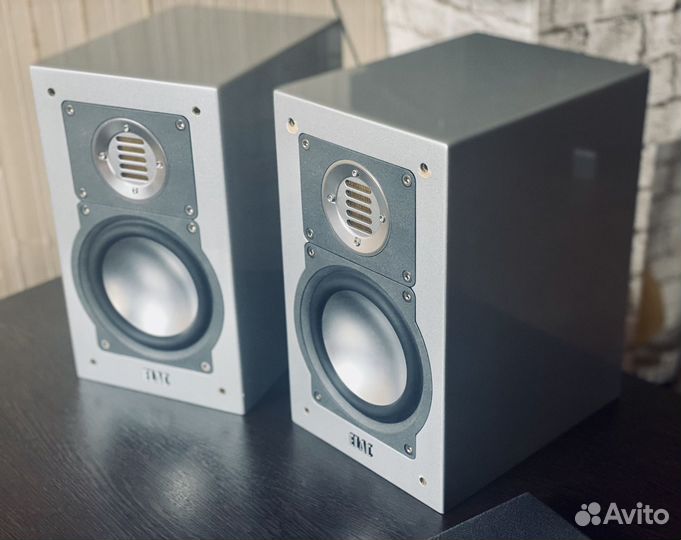Полочные Elac BS203.2, Germany