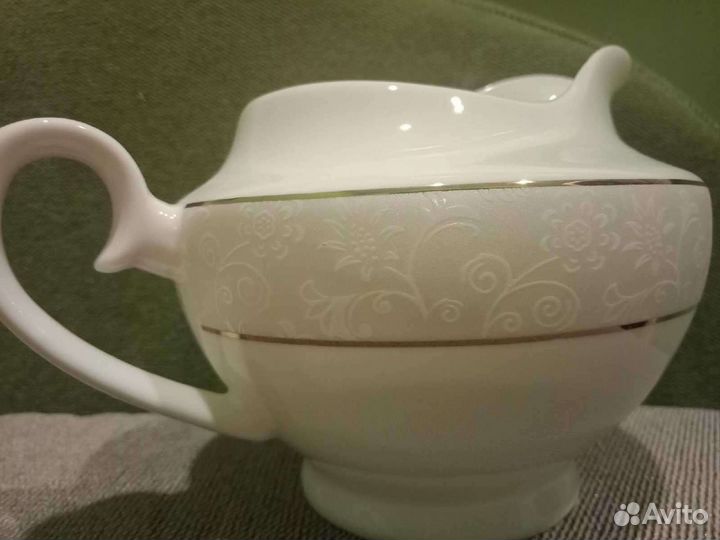 Фарфоровый молочник