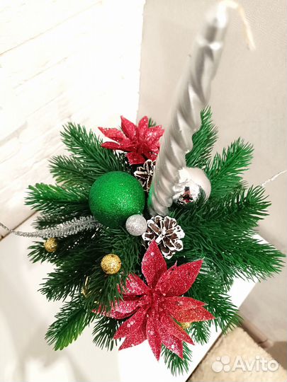 Композиция из искусственной ели со свечой