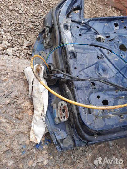 Дверь передняя правая w201