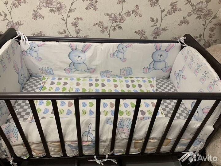 Детская кроватка с поперечным маятником