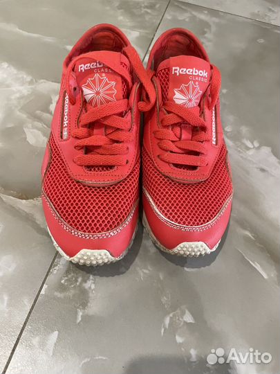 Кроссовки женские