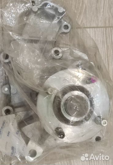 Помпа насос водяной Hilux Fortuner Prado 90