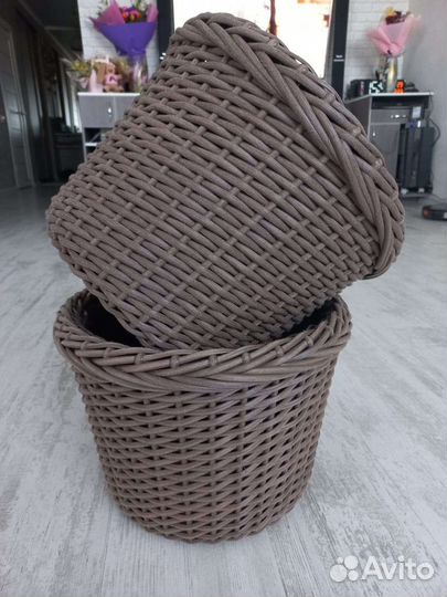 Кашпо из искусственного ротанга