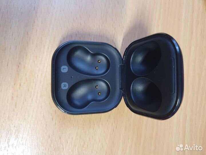 Кейс от наушников Samsung Galaxy Buds Live