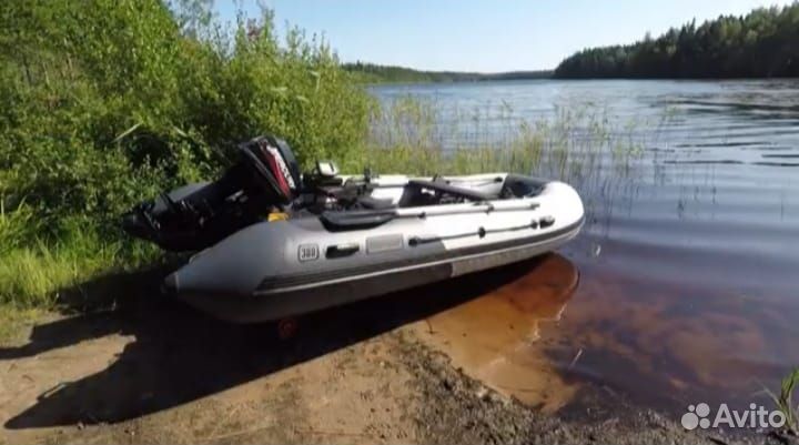 Лодка с мотором