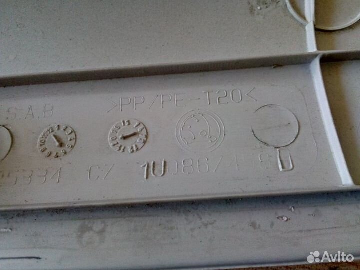 Обшивка стойки передняя правая Skoda Octavia A4