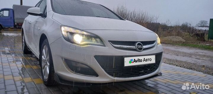 Opel Astra 1.6 AT, 2013, битый, 115 000 км