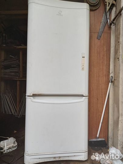 Холодильник индезит 145см. Доставка