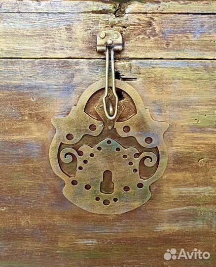 Сундук старинный деревянный