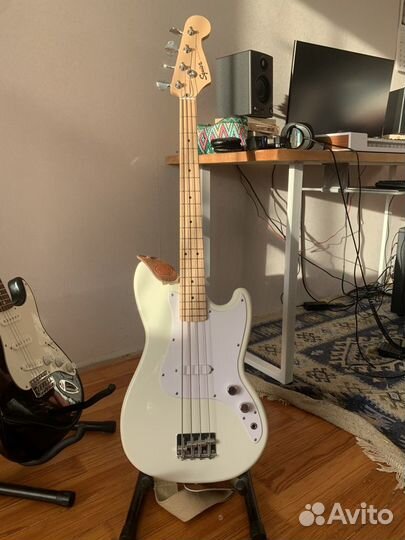 Бас гитара Squier bronco bass