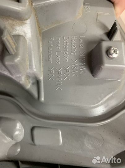 Фонарь задний левый внутренний Toyota Highlander 3