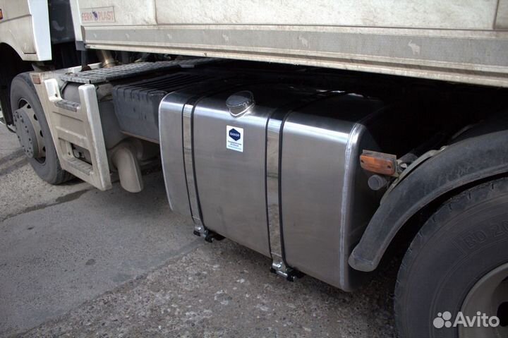 Бак на 375л MAN TGX 700*700