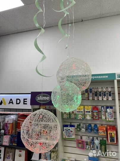 Шары из ниток с гирляндой