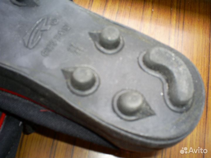 Футбольные бутсы новые р.42