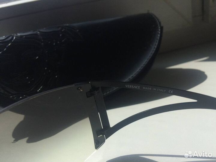 Солнцезащитные очки Versace