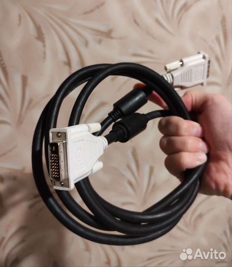 Сетевые кабели (всегда в наличии несколько)