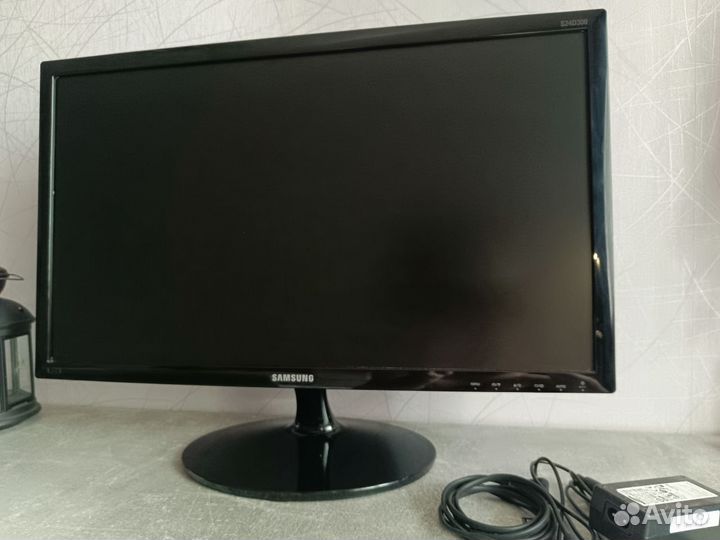 Монитор Samsung s24d300h