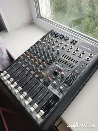 Микшерный пульт Mackie profx8