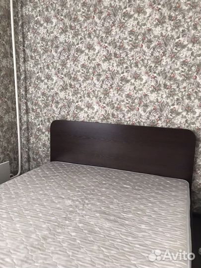 Кровать двухспальная с матрасом 160 200