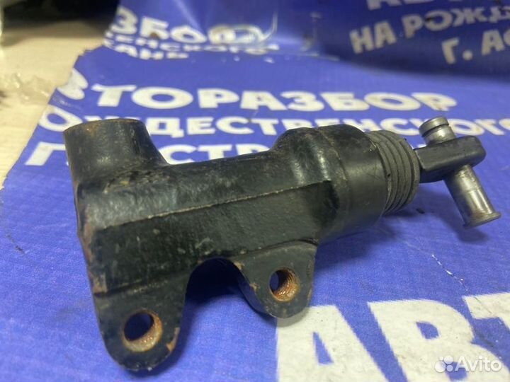 Рабочий цилиндр сцепления. Volkswagen Transporter
