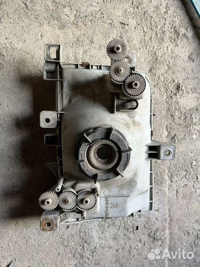 Левая фара Ниссан Атлас