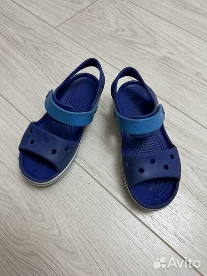 Сандалии crocs j1