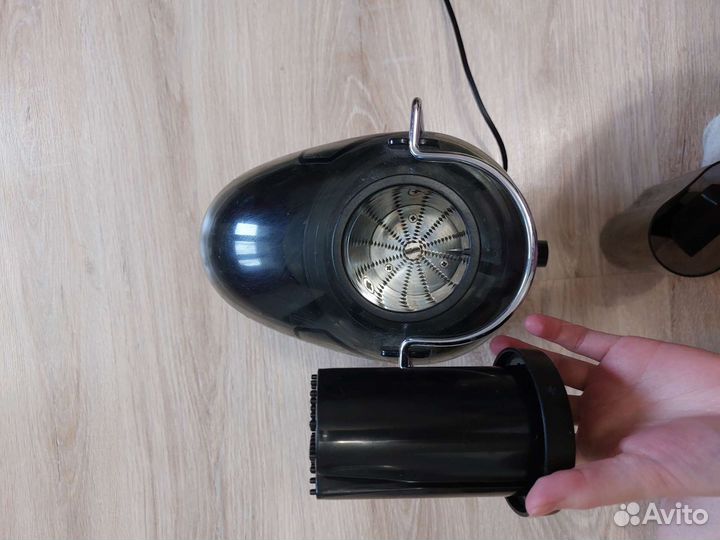 Соковыжималка центробежная JE 2305