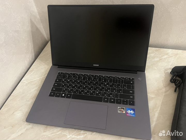 Honor BMH-WFQ9HN ryzen 5 5500u/16gb/512gb SSD